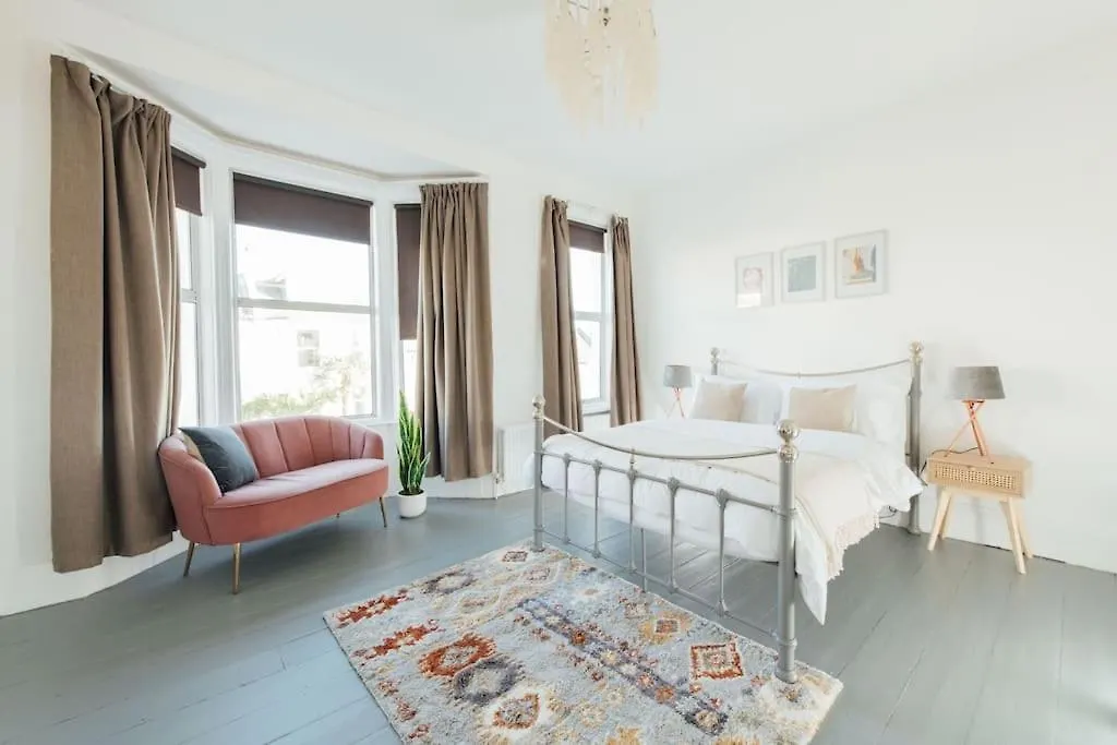 Stunning 4 Bedroom Victorian House 브라이턴