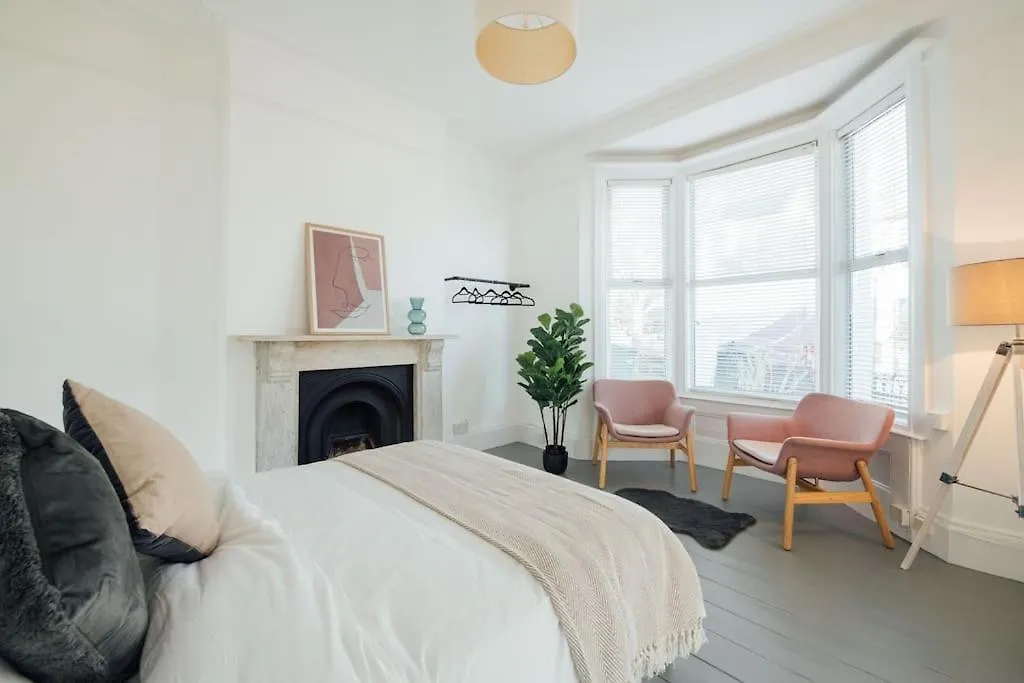 Stunning 4 Bedroom Victorian House 브라이턴