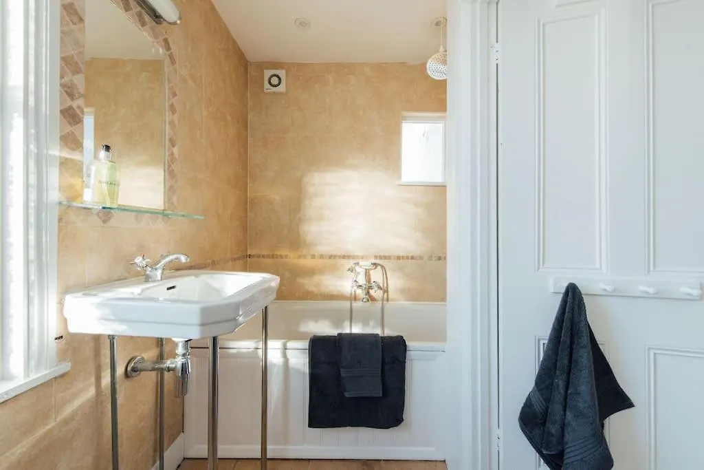 펜션 Stunning 4 Bedroom Victorian House 브라이턴