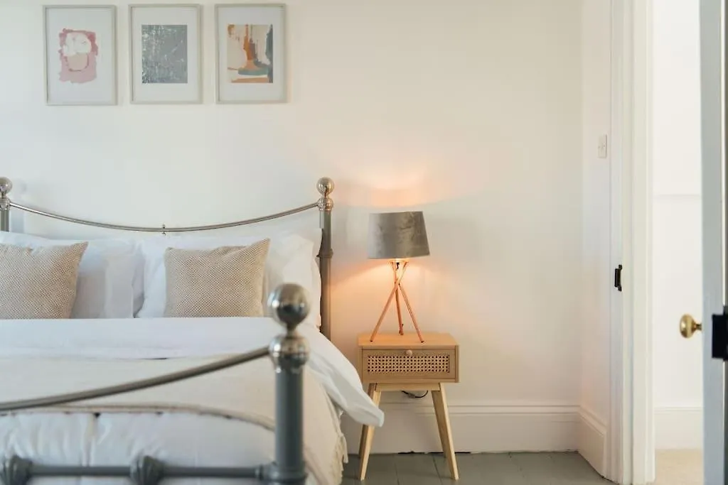 Stunning 4 Bedroom Victorian House 브라이턴