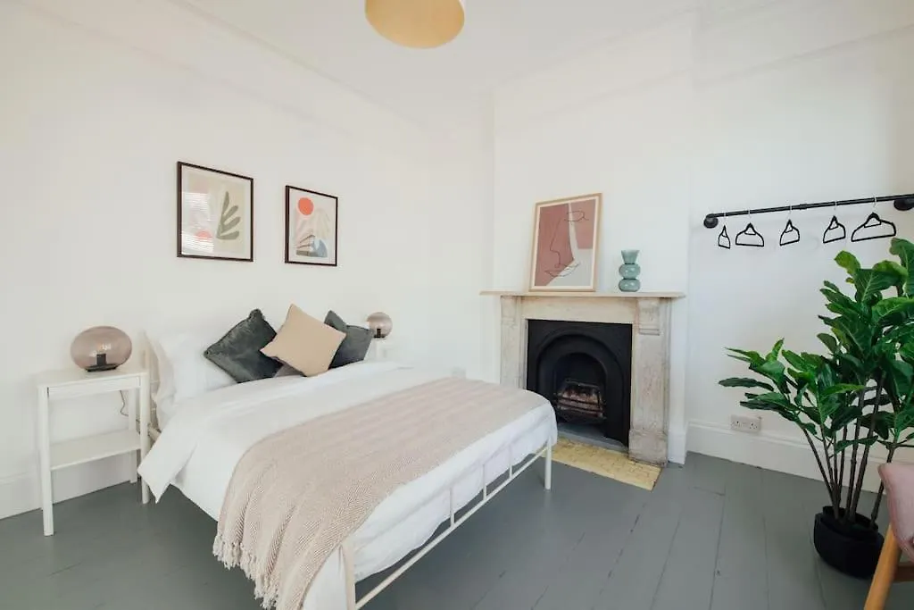 Stunning 4 Bedroom Victorian House 브라이턴 펜션